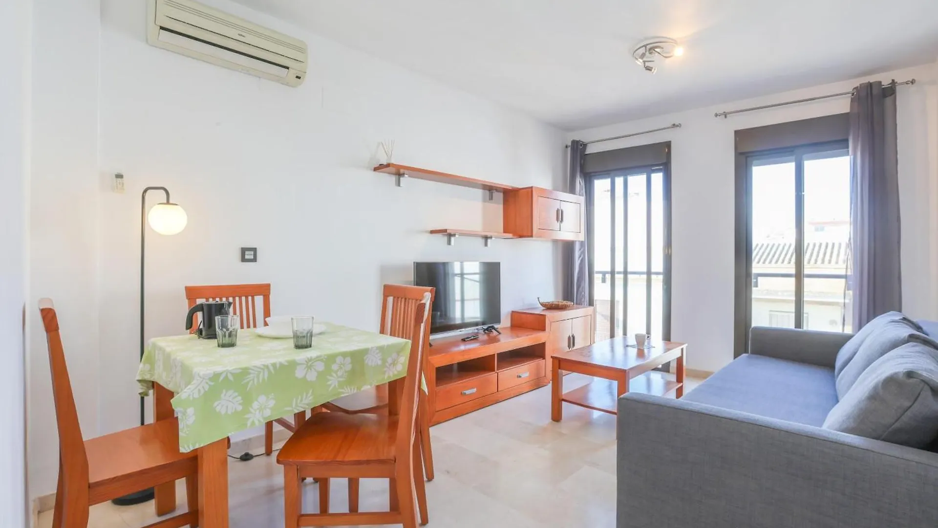 Manuel De Falla II Dos Hermanas Apartment